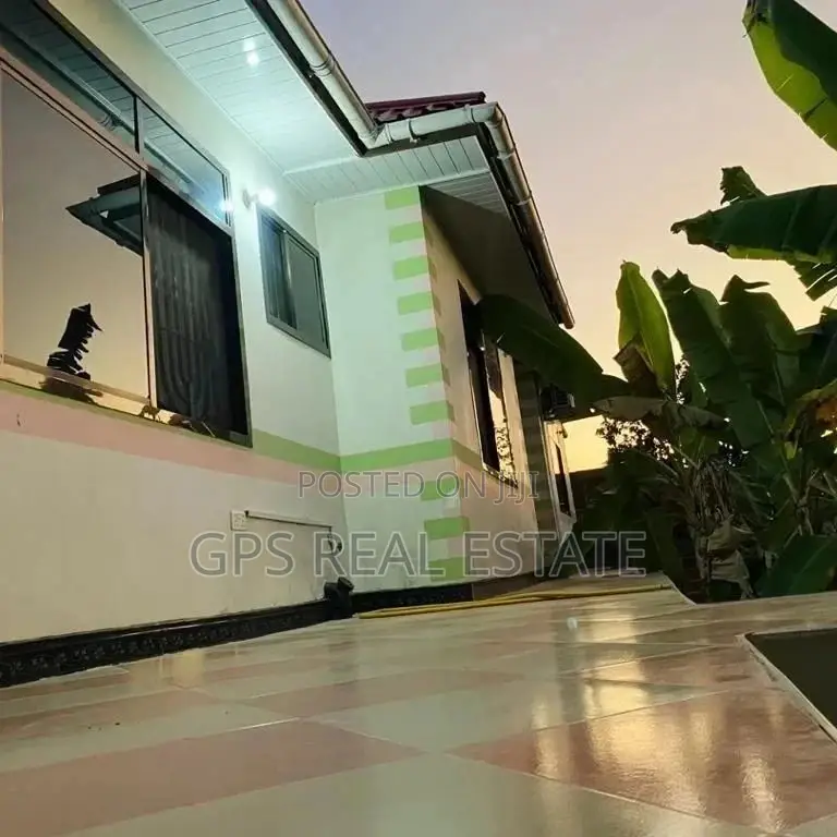 6bdrm House in Mbezi Kibwegere, Kinondoni for Sale in Kinondoni