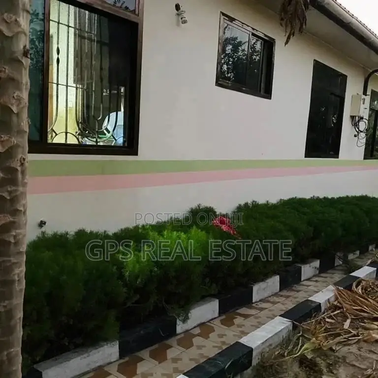6bdrm House in Mbezi Kibwegere, Kinondoni for Sale in Kinondoni