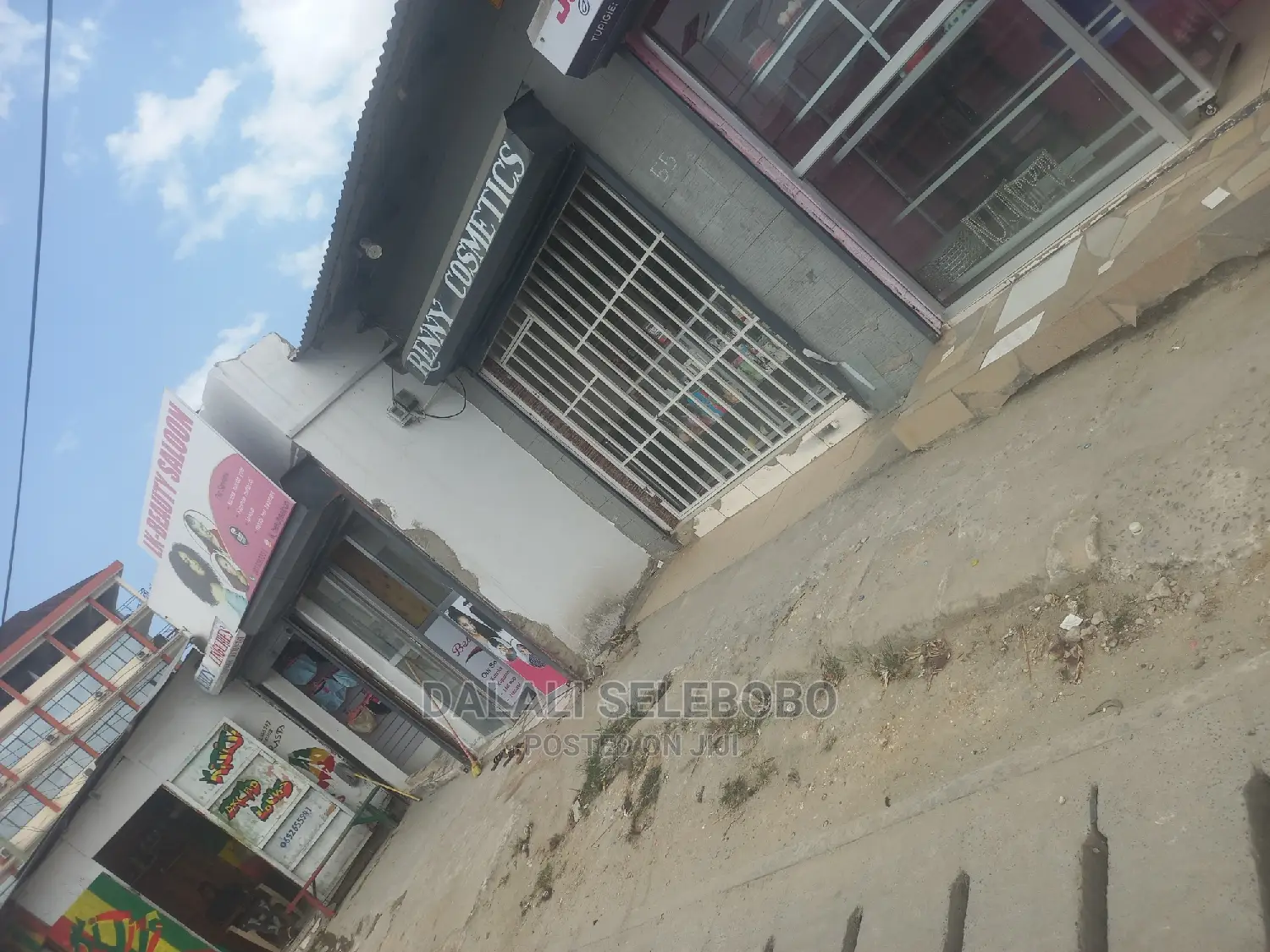 Eneo La Biashara Mawasliano Stand in Kinondoni