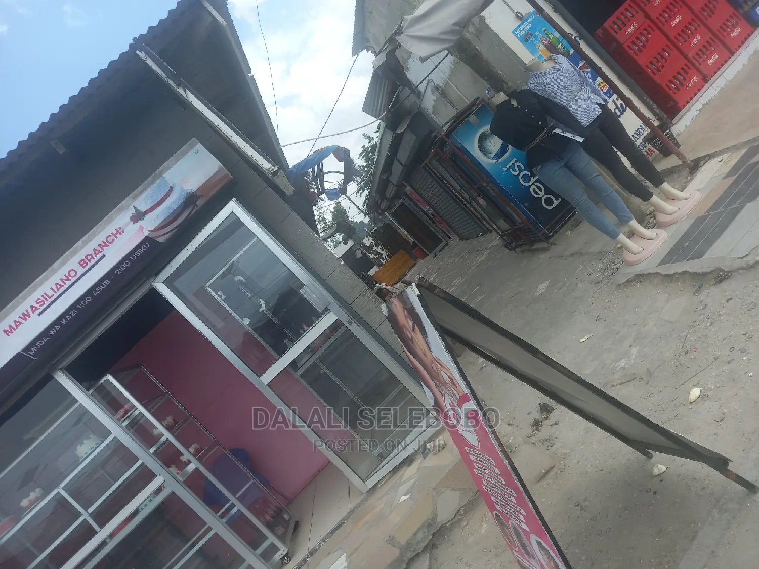 Eneo La Biashara Mawasliano Stand in Kinondoni
