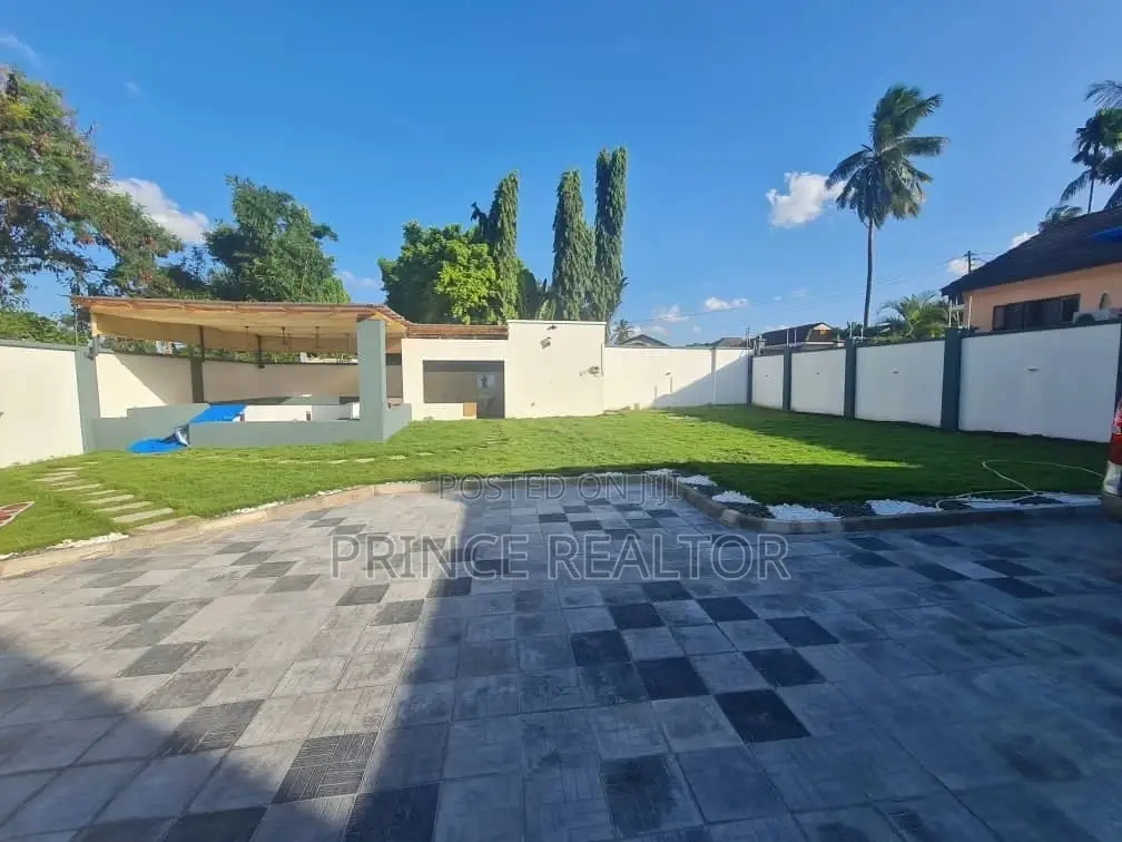 4bdrm House in Mbezi Beach, Kinondoni for Sale in Kinondoni