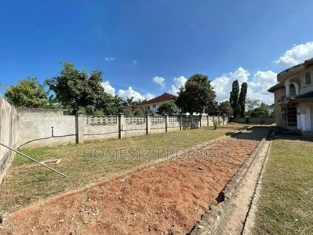 4bdrm House in Mbezi Beach, Kinondoni for Sale in Kinondoni