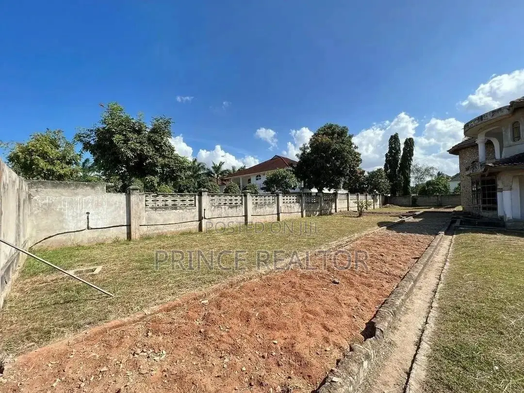 4bdrm House in Mbezi Beach, Kinondoni for Sale in Kinondoni