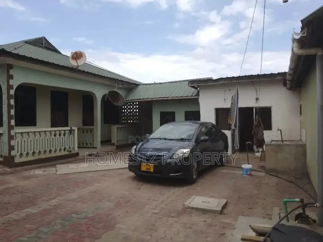 5bdrm Apartment in Mbezi Luguruni, Kinondoni for Sale in Kinondoni