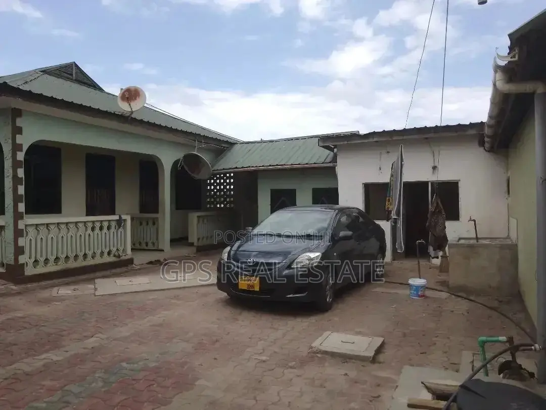 5bdrm Apartment in Mbezi Luguruni, Kinondoni for Sale in Kinondoni