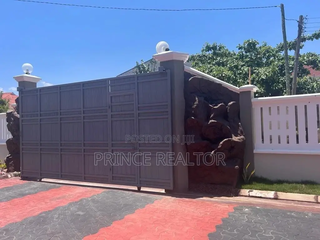 4bdrm House in Tegeta Block E, Kinondoni for Sale in Kinondoni