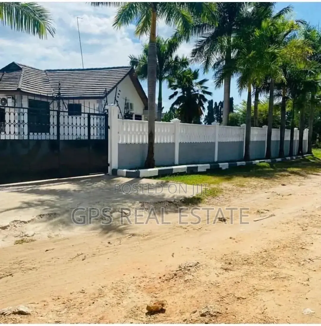 4bdrm House in Bahari Beach, Ilala for Sale in Ilala