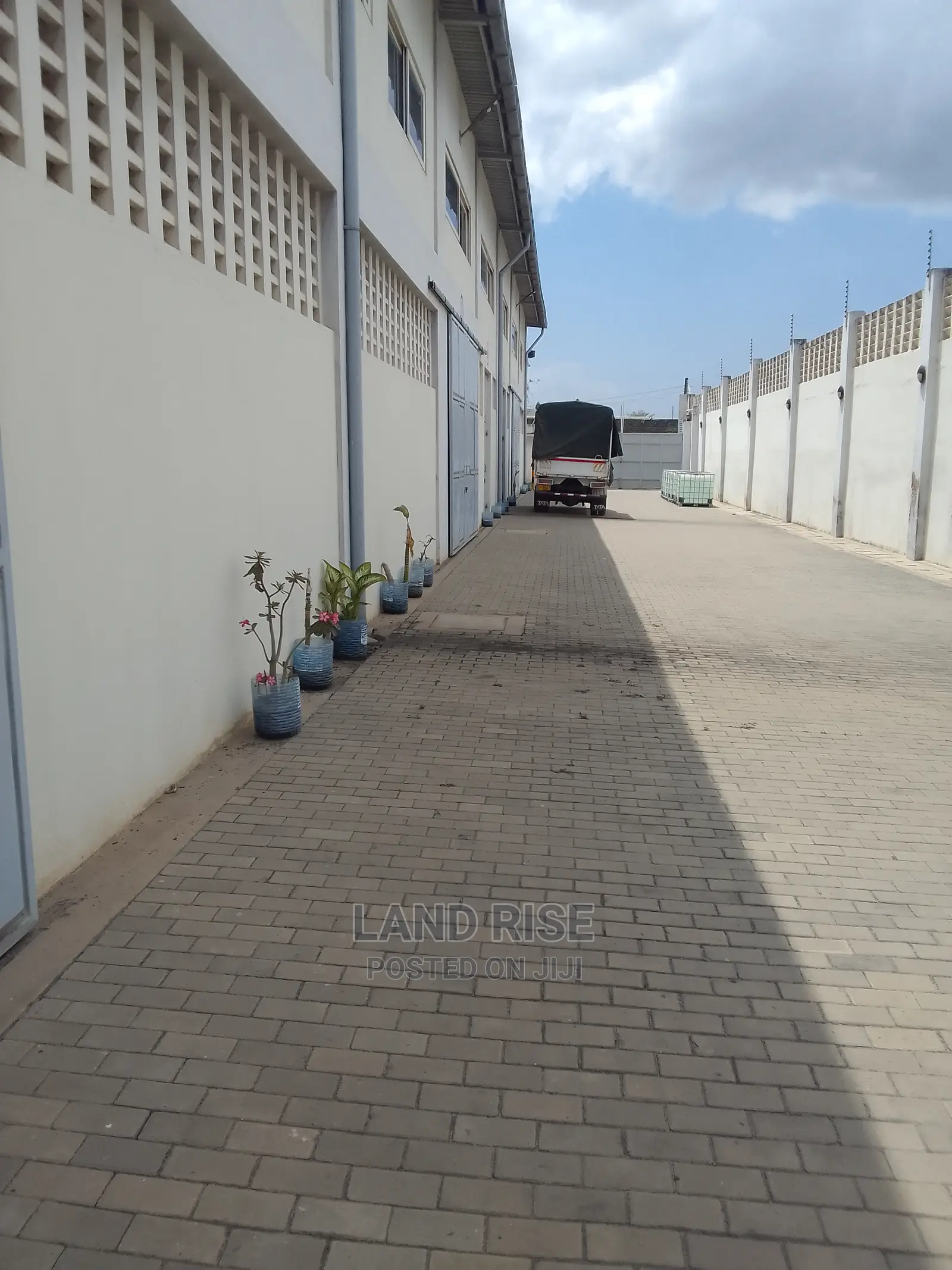 Warehouses / Godown in Vingunguti