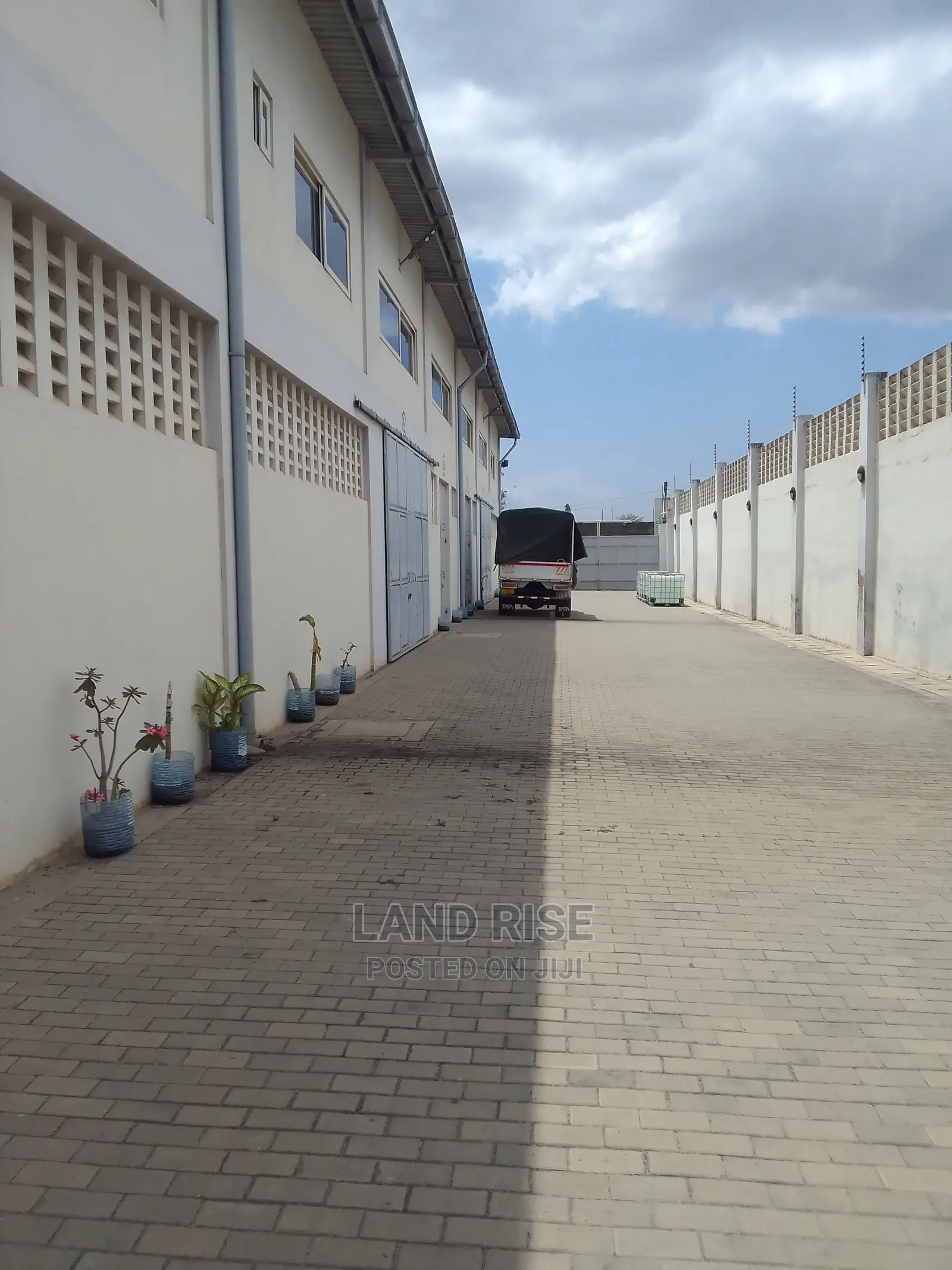 Warehouses / Godown in Vingunguti