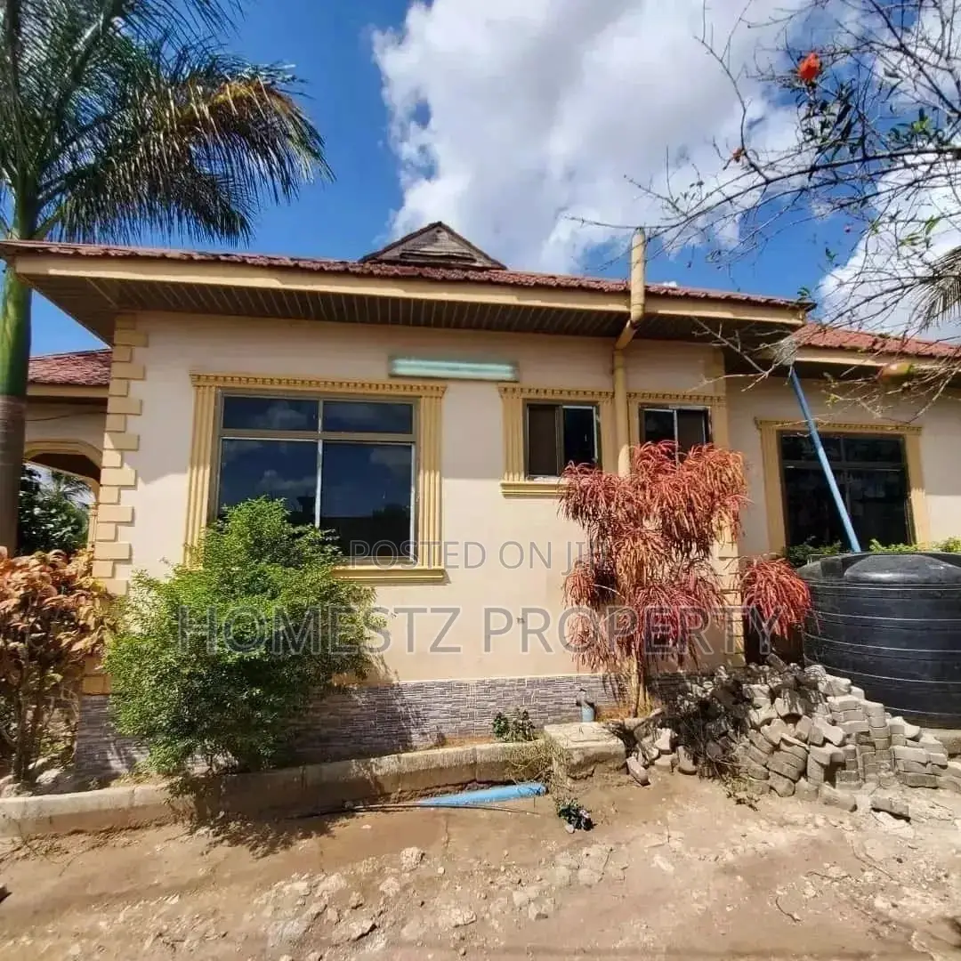 3bdrm House in Mbezi Makabe, Kinondoni for Sale in Kinondoni