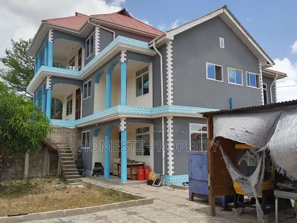 6bdrm House in Mbezi Mwisho, Kinondoni for Sale in Kinondoni