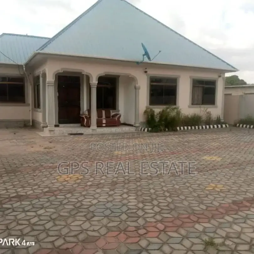 3bdrm House in Kivule Frem 10, Ilala for Sale in Ilala