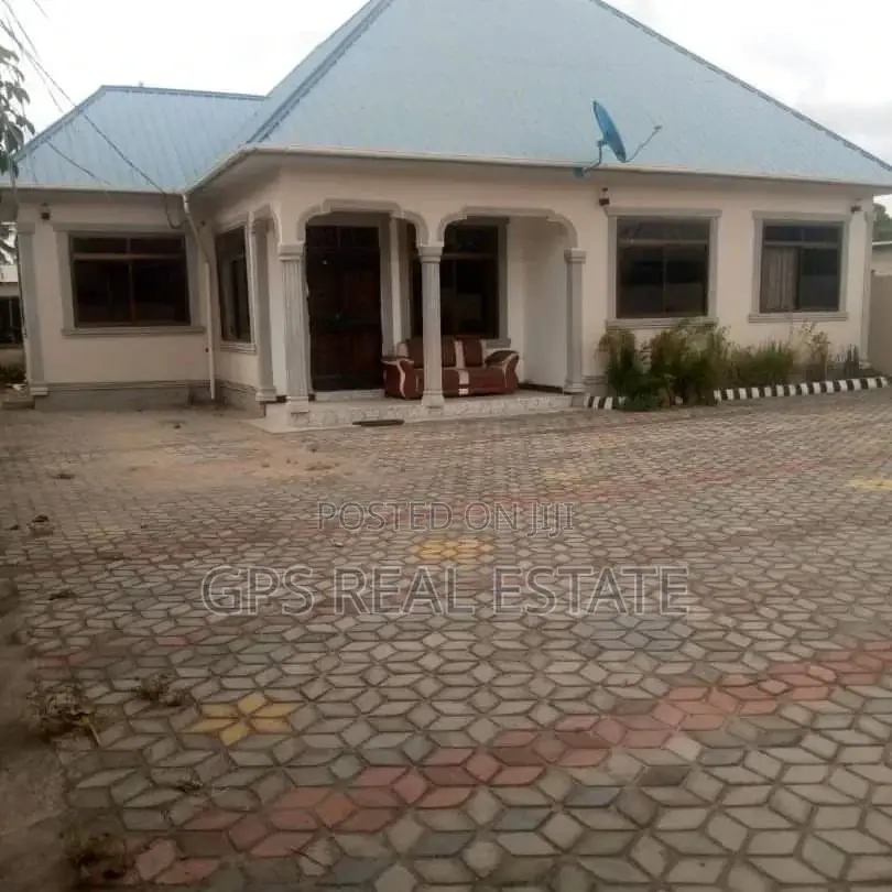 3bdrm House in Kivule Frem 10, Ilala for Sale in Ilala