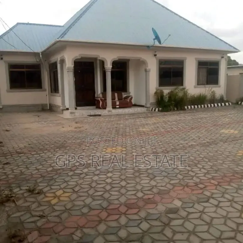 3bdrm House in Kivule Frem 10, Ilala for Sale in Ilala