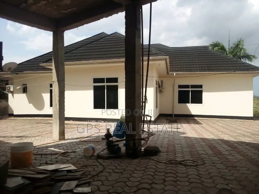 4bdrm House in Kwa Msuguri, Kinondoni for Sale in Kinondoni