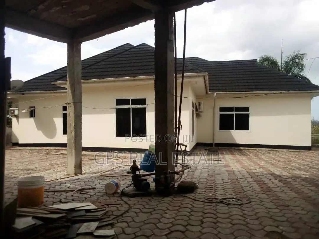 4bdrm House in Kwa Msuguri, Kinondoni for Sale in Kinondoni