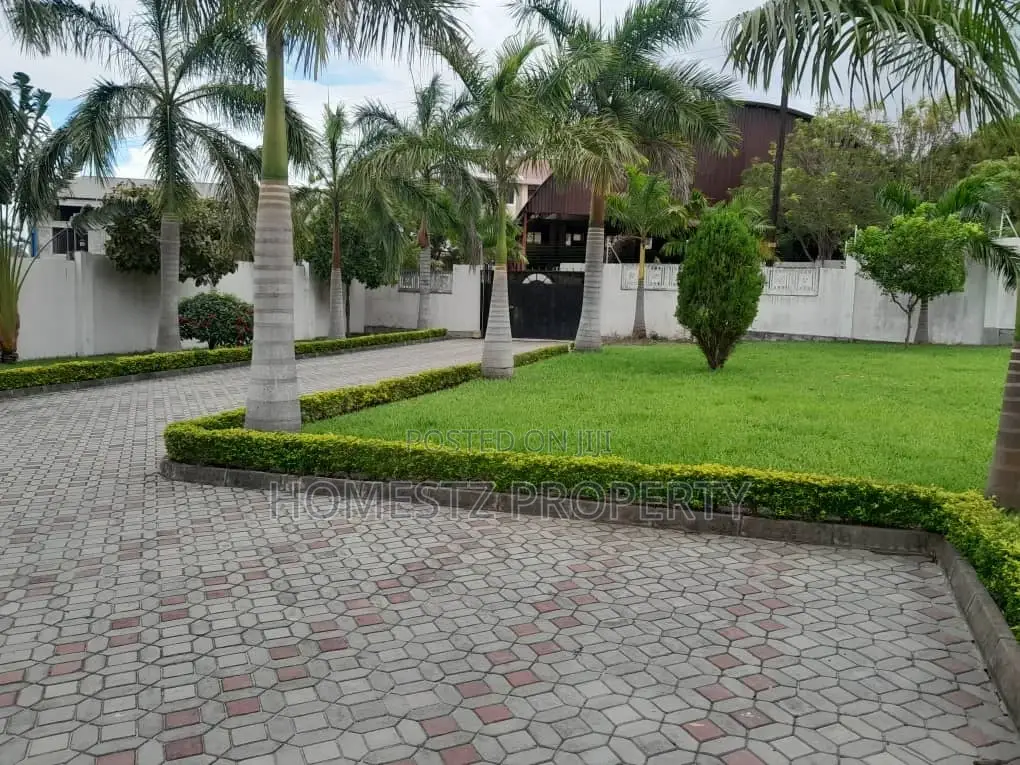 5bdrm House in Mtoni Kijichi, Temeke for Sale in Temeke