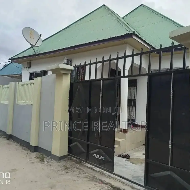 3bdrm House in Chamazi Complex, Kinondoni for Sale in Kinondoni