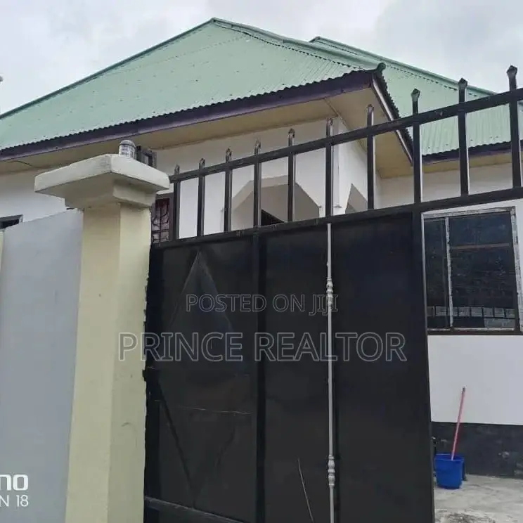 3bdrm House in Chamazi Complex, Kinondoni for Sale in Kinondoni