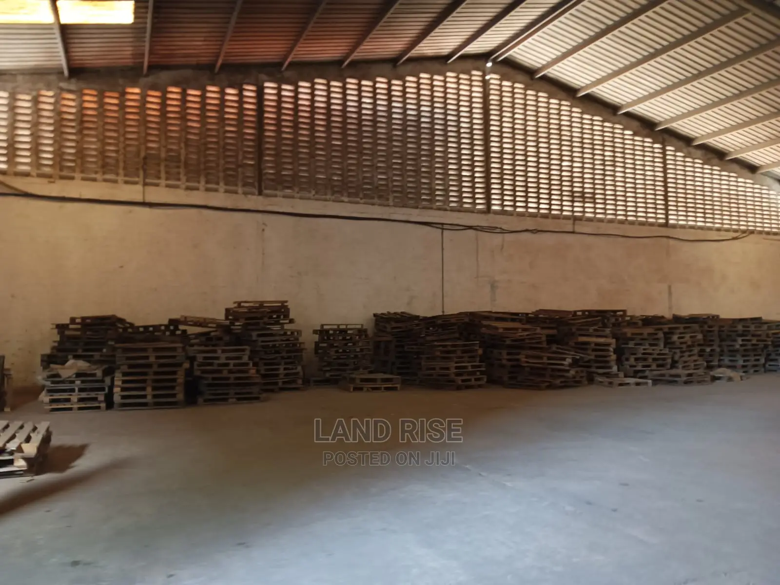 Warehouse With Yard in Vingunguti