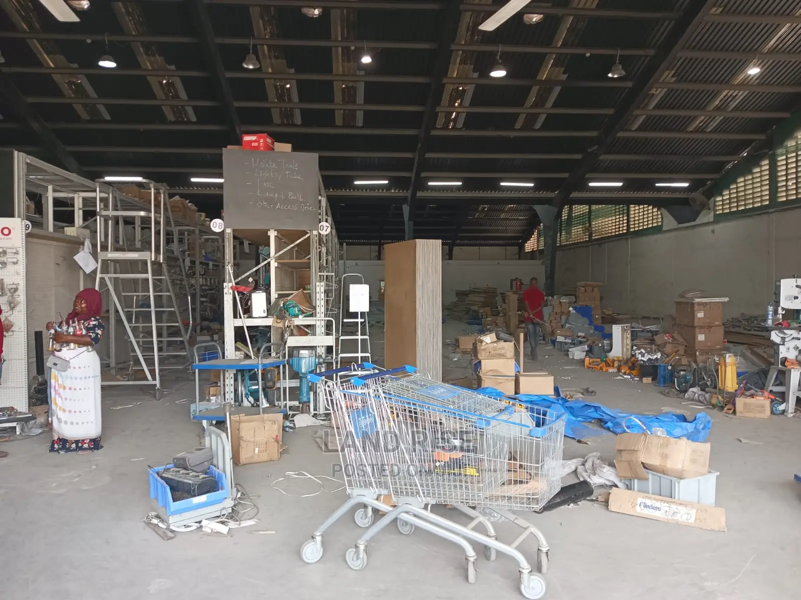 Warehouse With Yard in Vingunguti