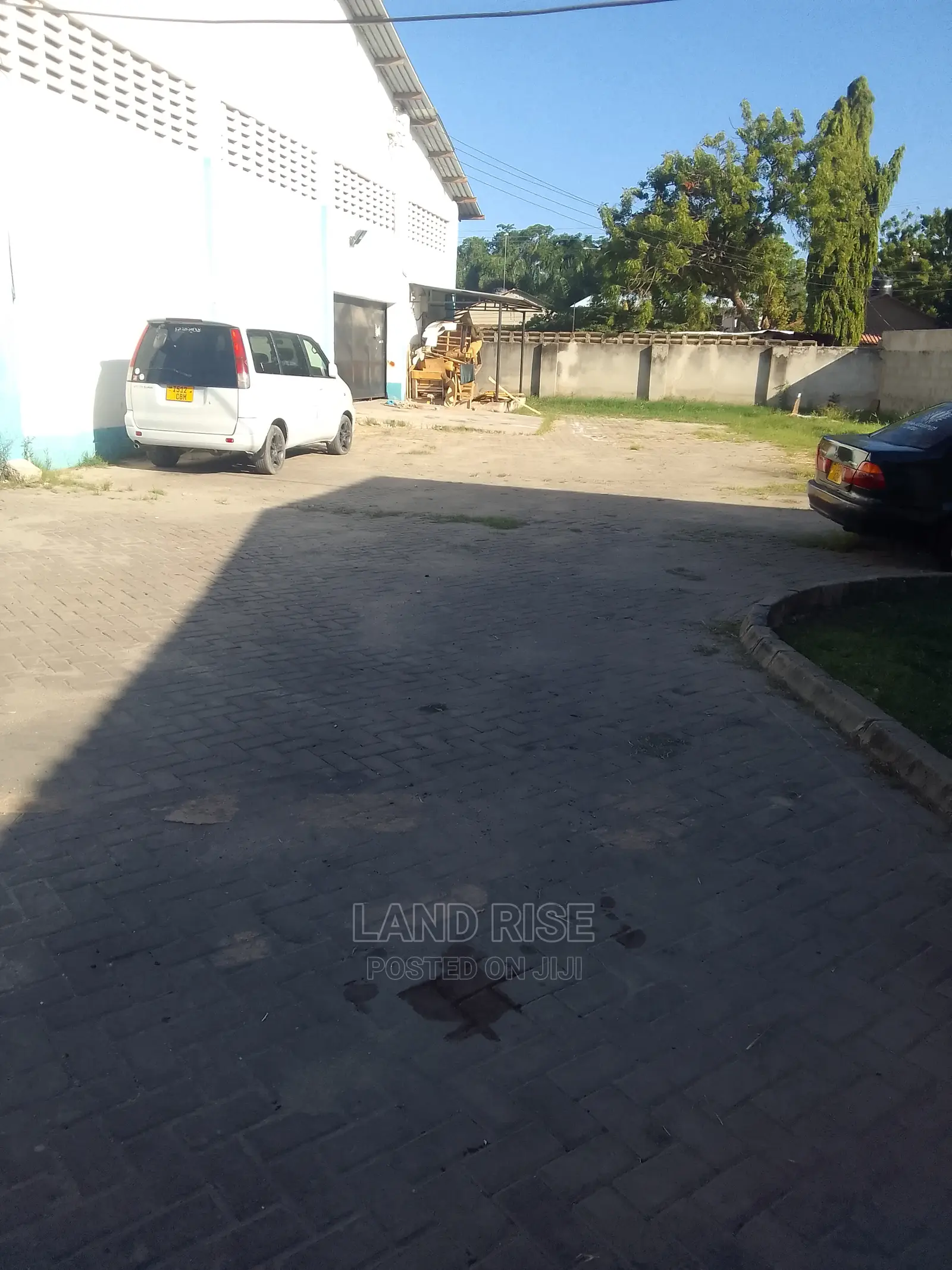 Warehouse in Mikocheni 738 Sqm in Mikocheni