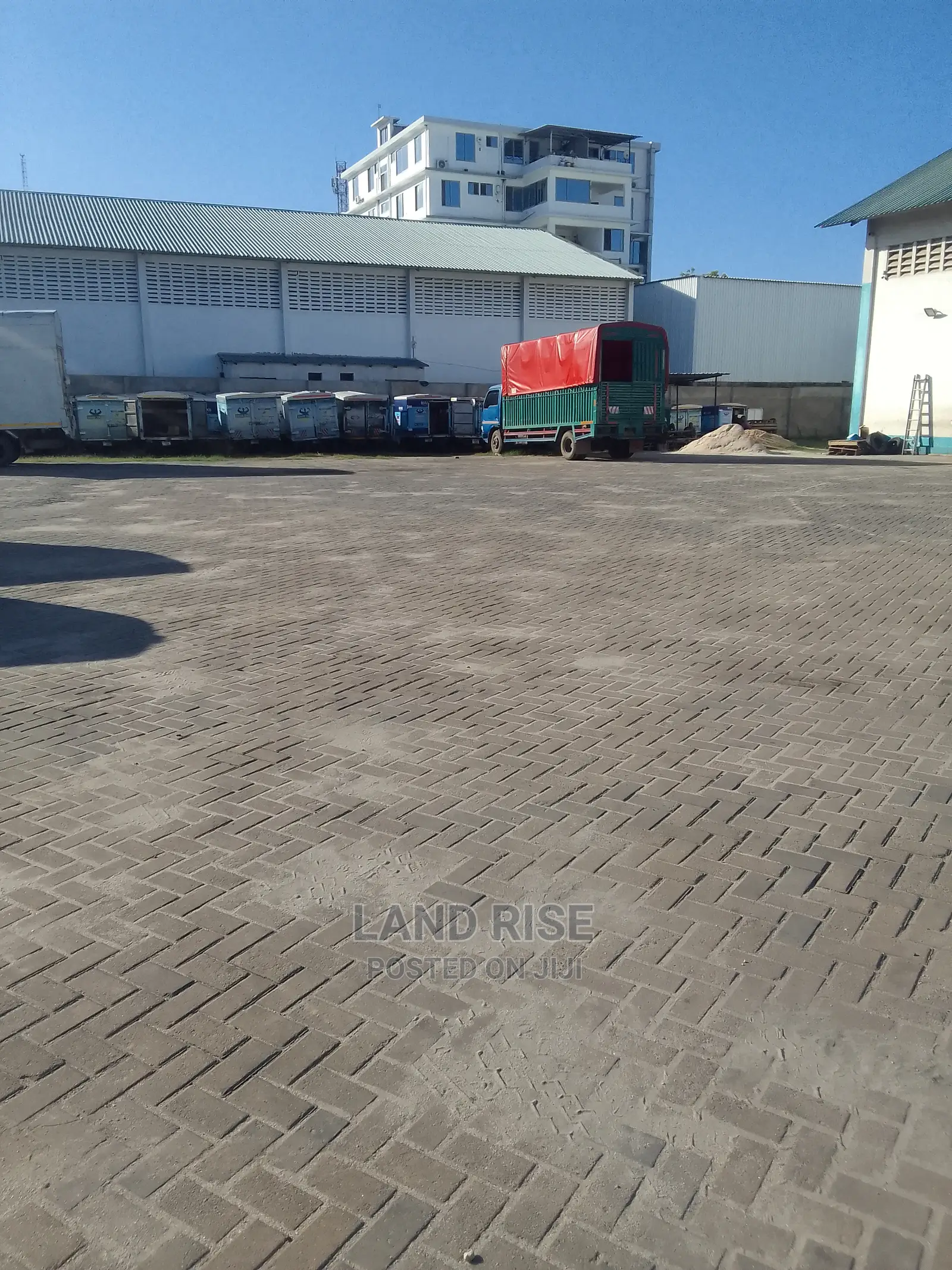 Warehouse in Mikocheni 738 Sqm in Mikocheni