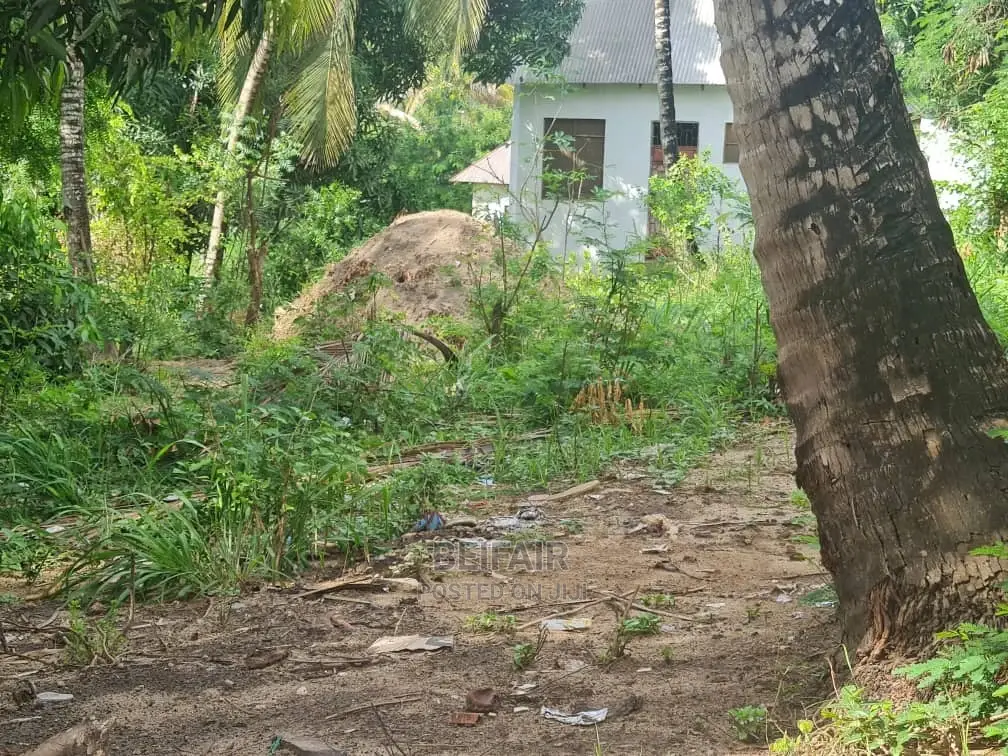Kiwanja Kizuri Kinauzwa Goba Njia Nne in Goba