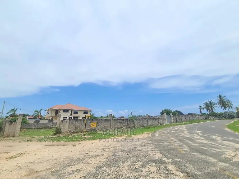 Kiwanja Kizuri Kinauzwa Ununio Beach in Kinondoni