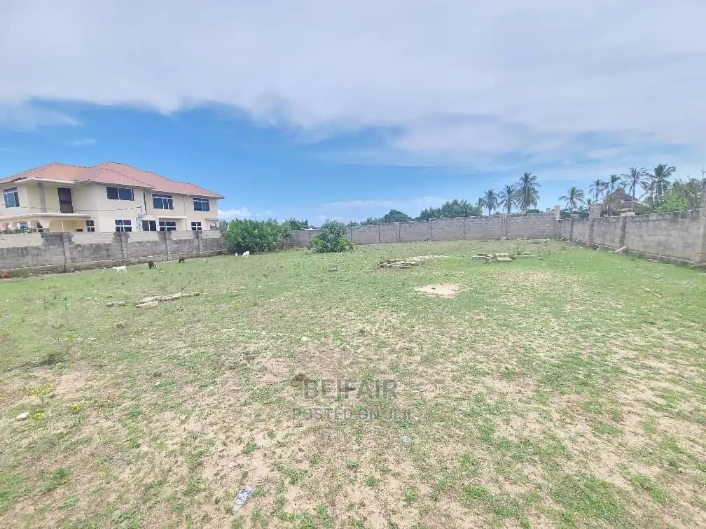Kiwanja Kizuri Kinauzwa Ununio Beach in Kinondoni