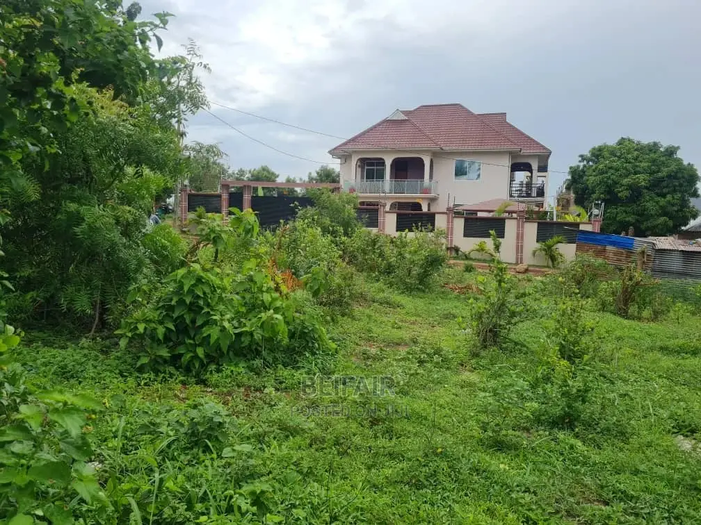 Kiwanja Kizuri Kinauzwa Goba Kulangwa in Goba