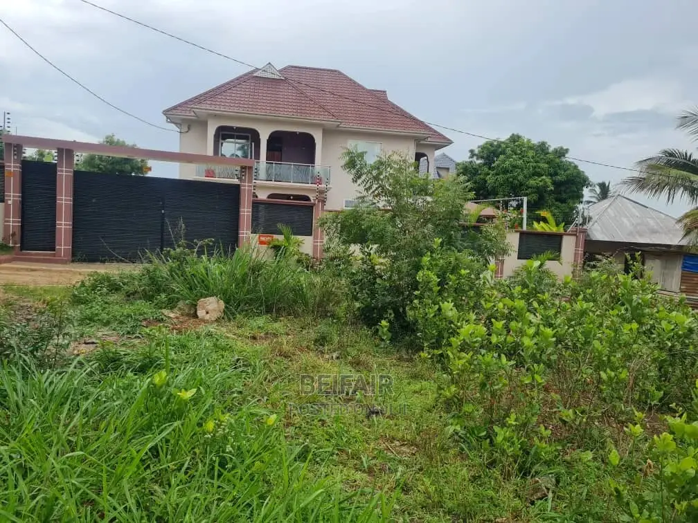 Kiwanja Kizuri Kinauzwa Goba Kulangwa in Goba