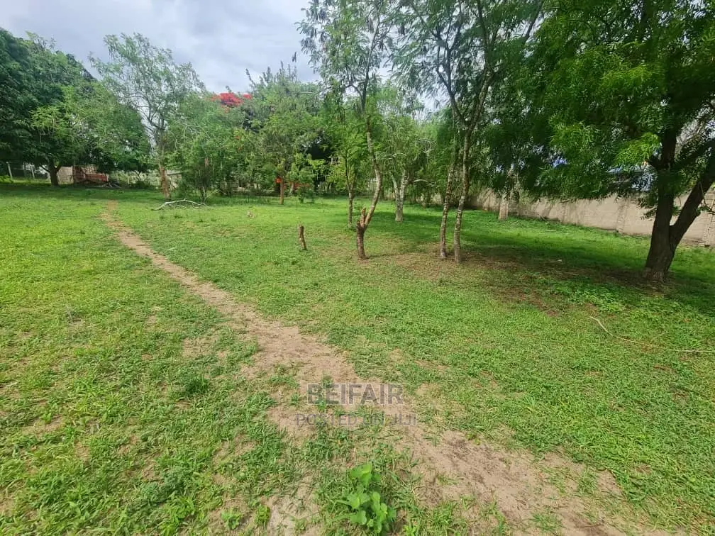 Kiwanja Kinauzwa Madale in Goba