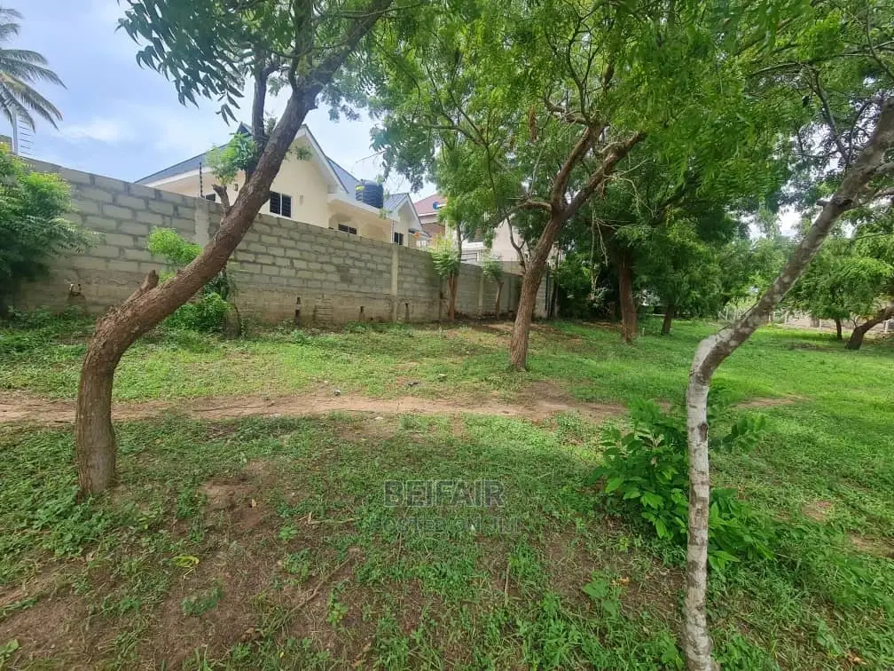Kiwanja Kinauzwa Madale in Goba