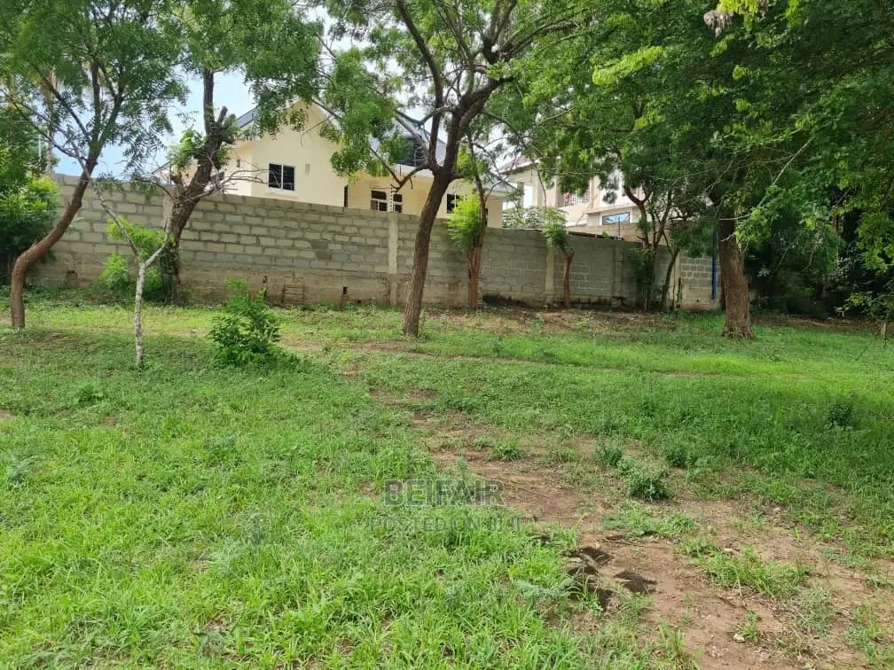 Kiwanja Kinauzwa Madale in Goba