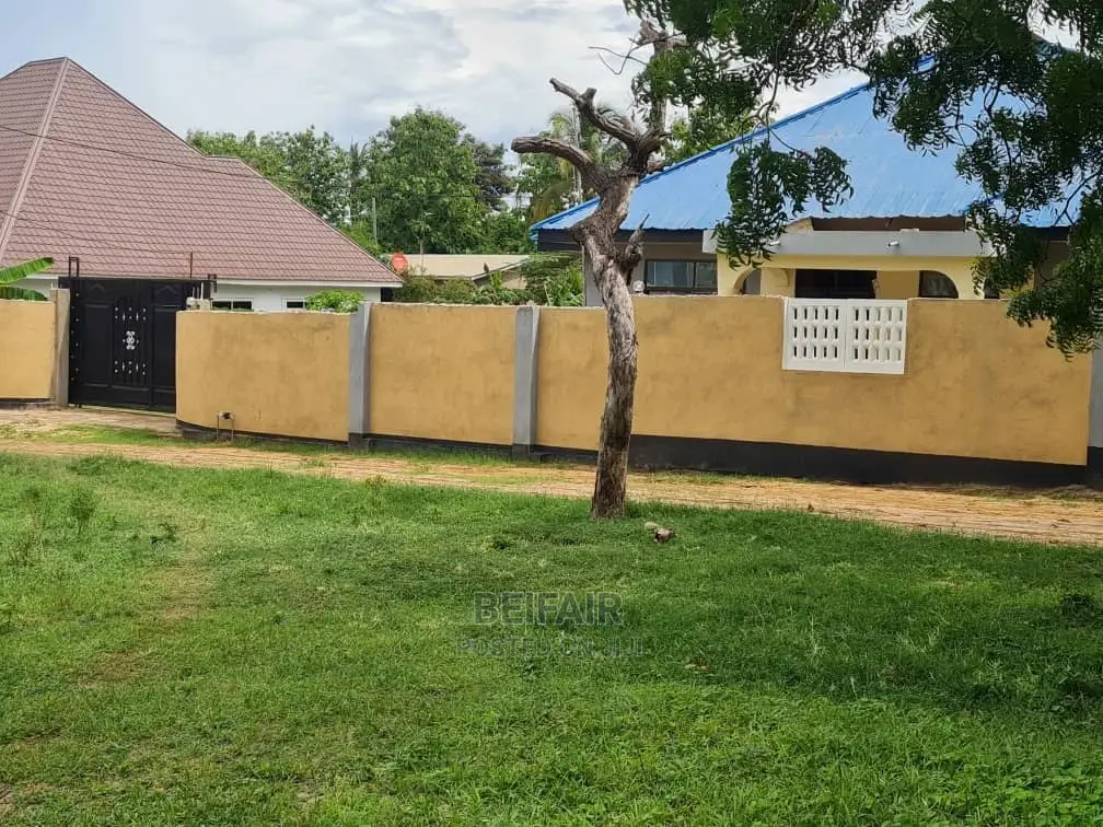Kiwanja Kinauzwa Madale in Goba