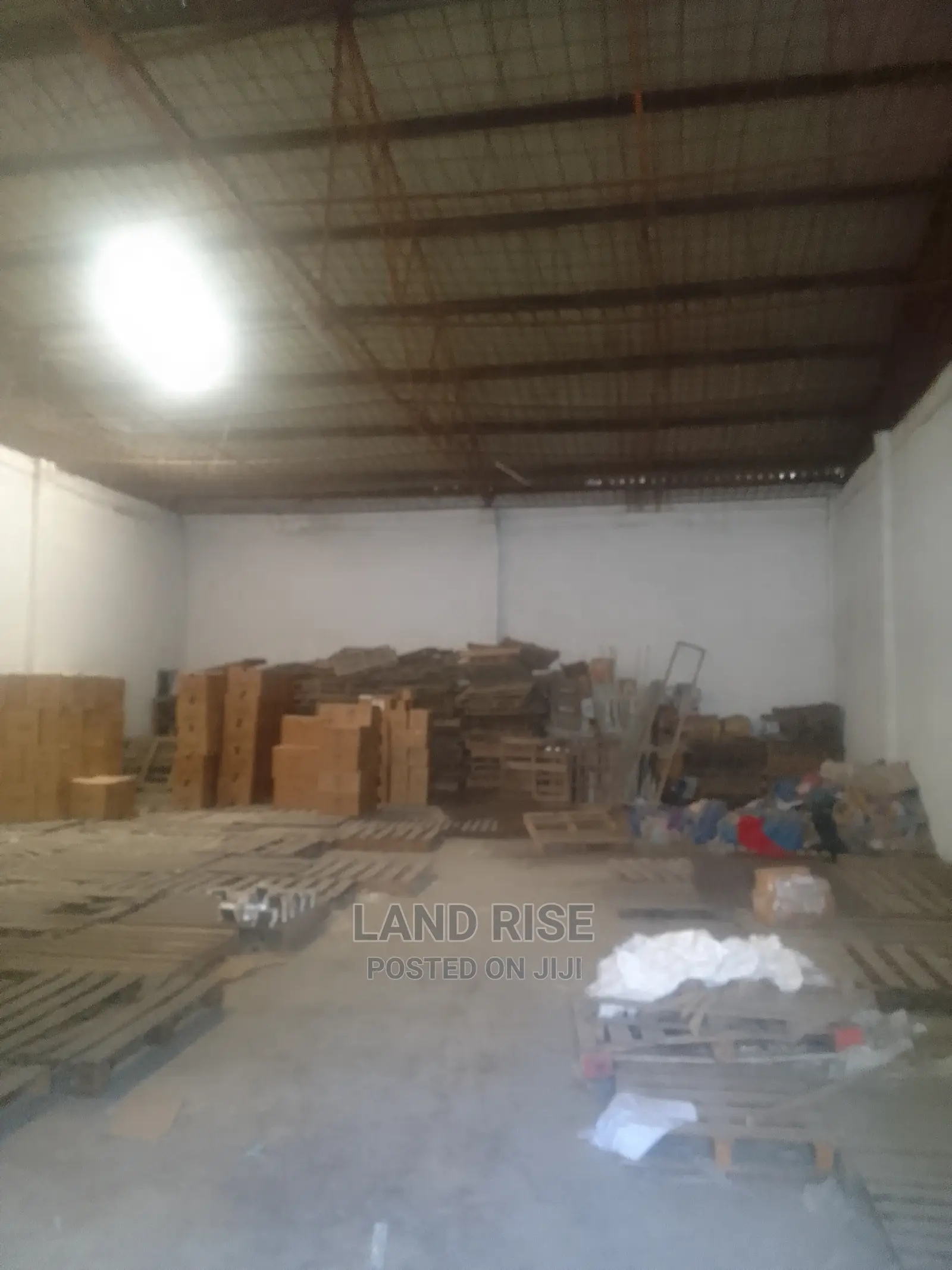 Warehouse 200 Sqm in Nyerere Rd in Kipawa