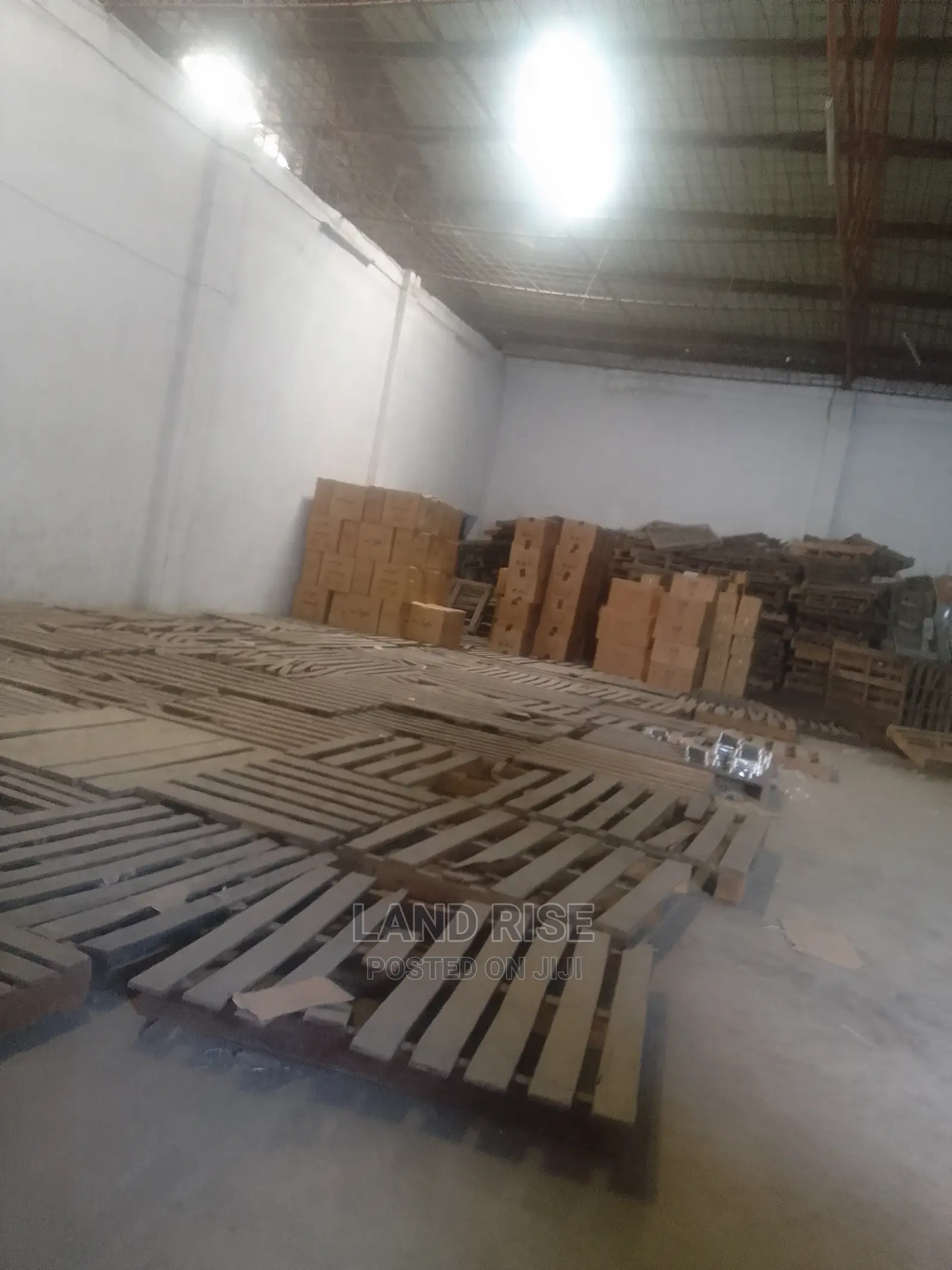 Warehouse 200 Sqm in Nyerere Rd in Kipawa