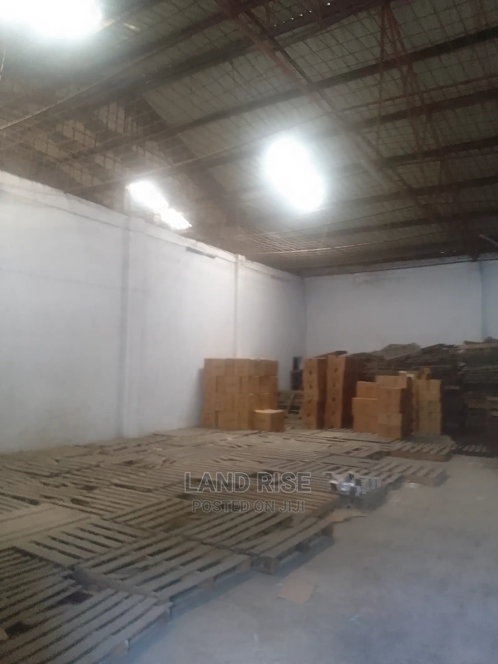 Warehouse 200 Sqm in Nyerere Rd in Kipawa