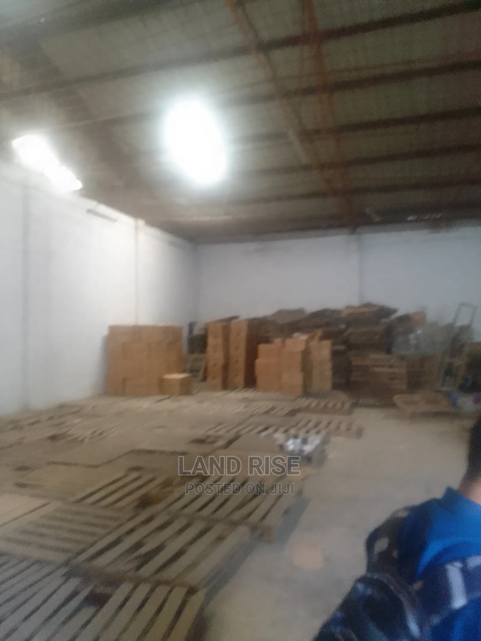Warehouse 200 Sqm in Nyerere Rd in Kipawa