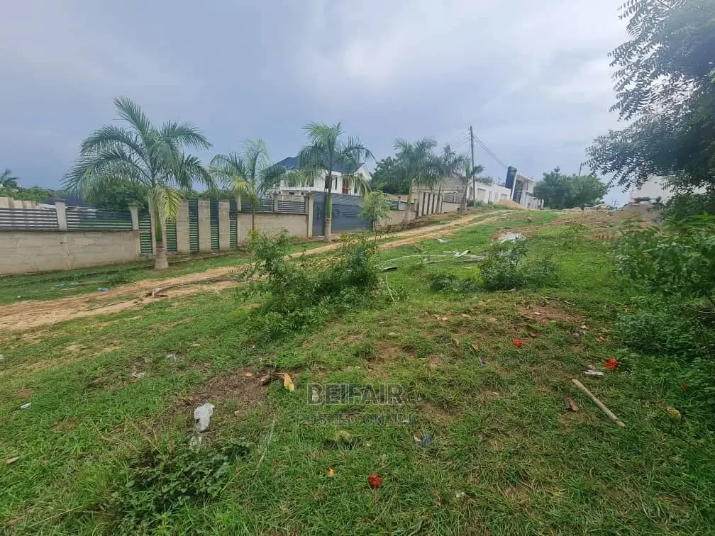 Kiwanja Kinauzwa Salasala in Kinondoni