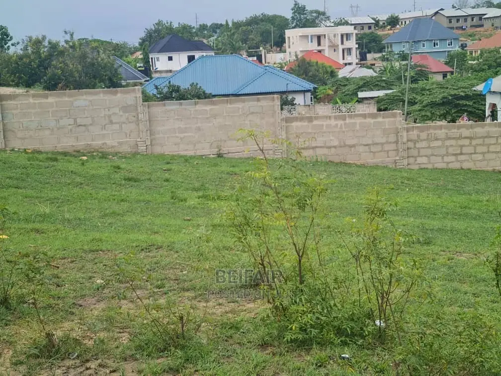 Kiwanja Kinauzwa Salasala in Kinondoni