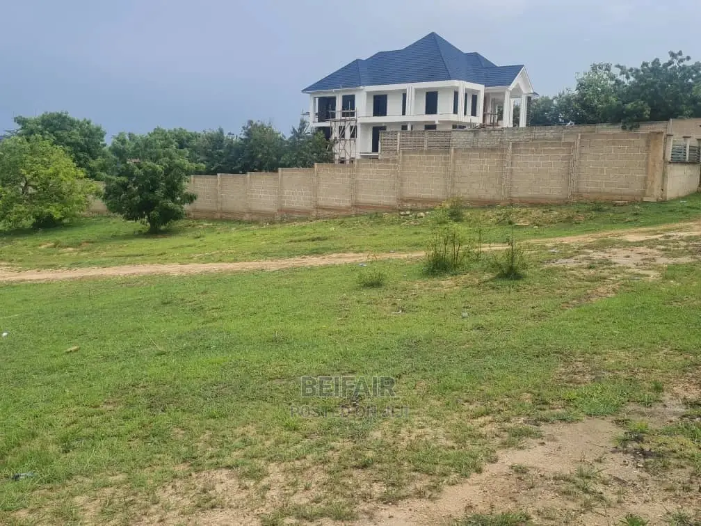 Kiwanja Kinauzwa Salasala in Kinondoni