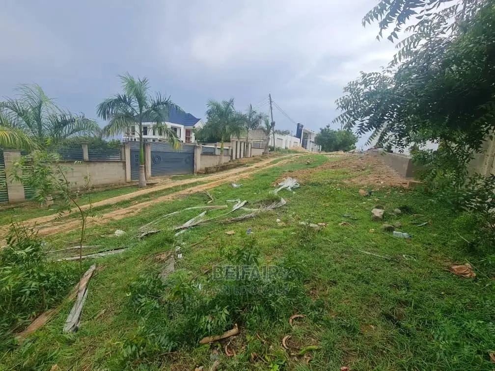 Kiwanja Kinauzwa Salasala in Kinondoni
