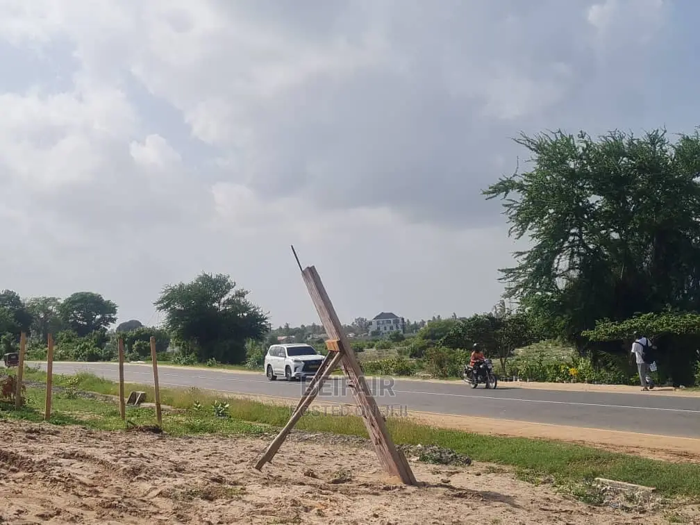Kiwanja Kinauzwa Ununio in Kinondoni