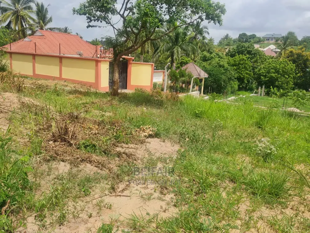 Kiwanja Kinauzwa Goba Njia Nne in Goba