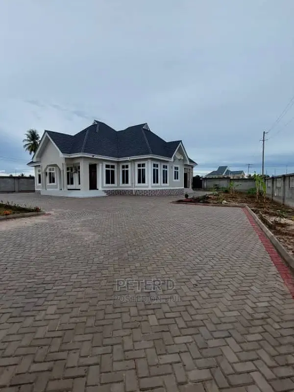 4bdrm House in Bunju for Sale in Bunju