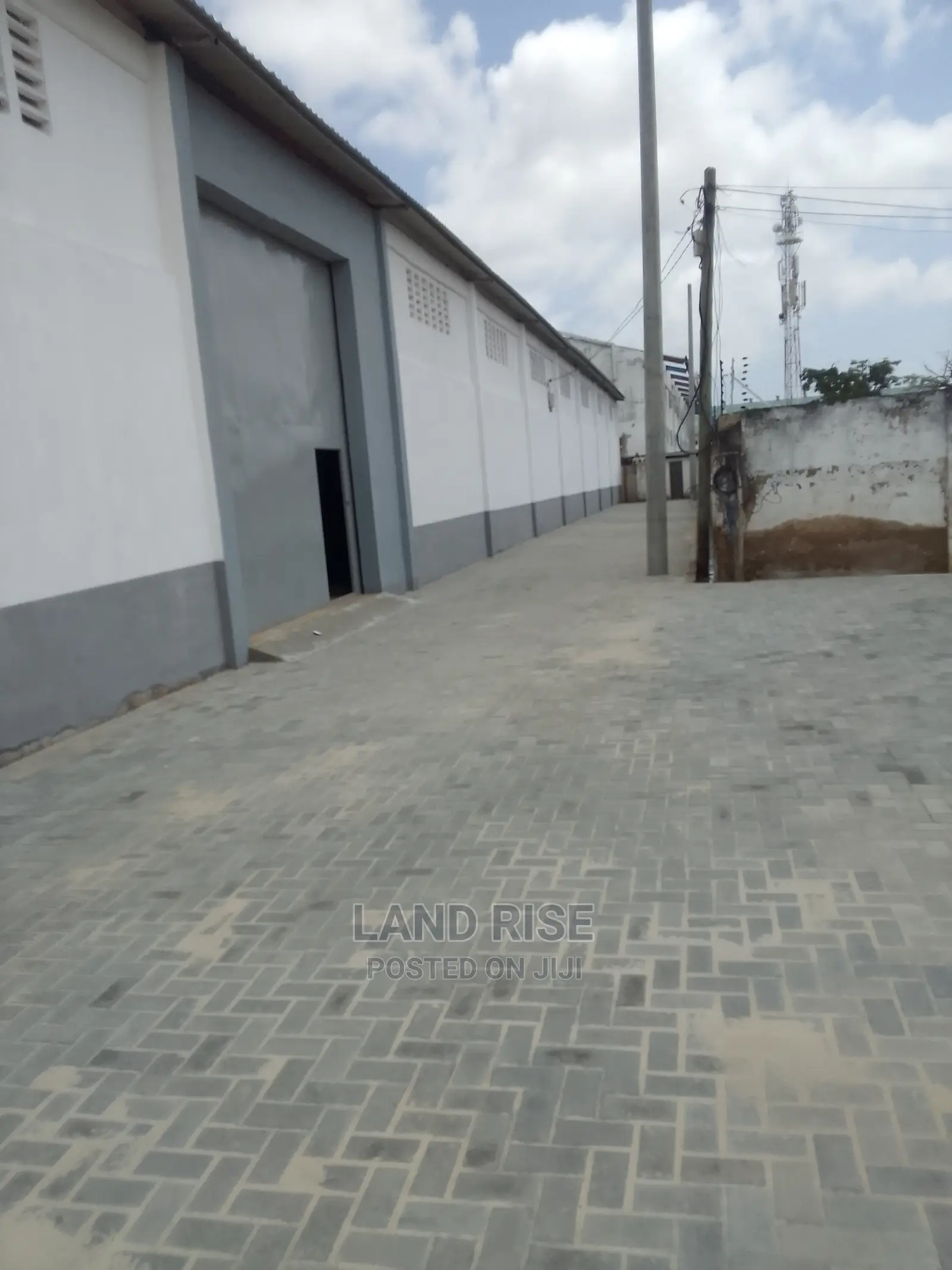2600 Sqm Warehouse in Vingunguti