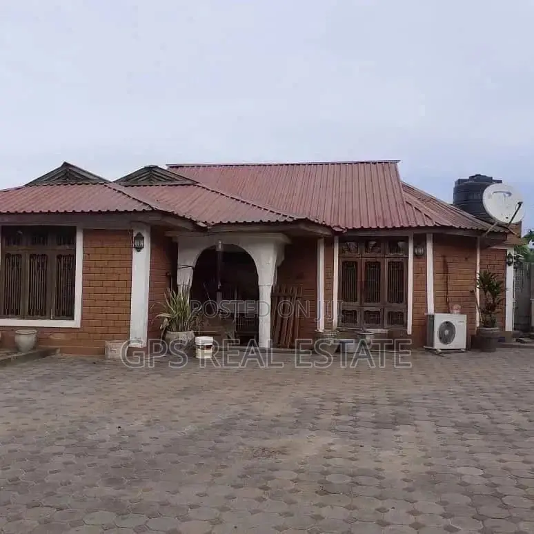 Big House For Sale in Kinondoni