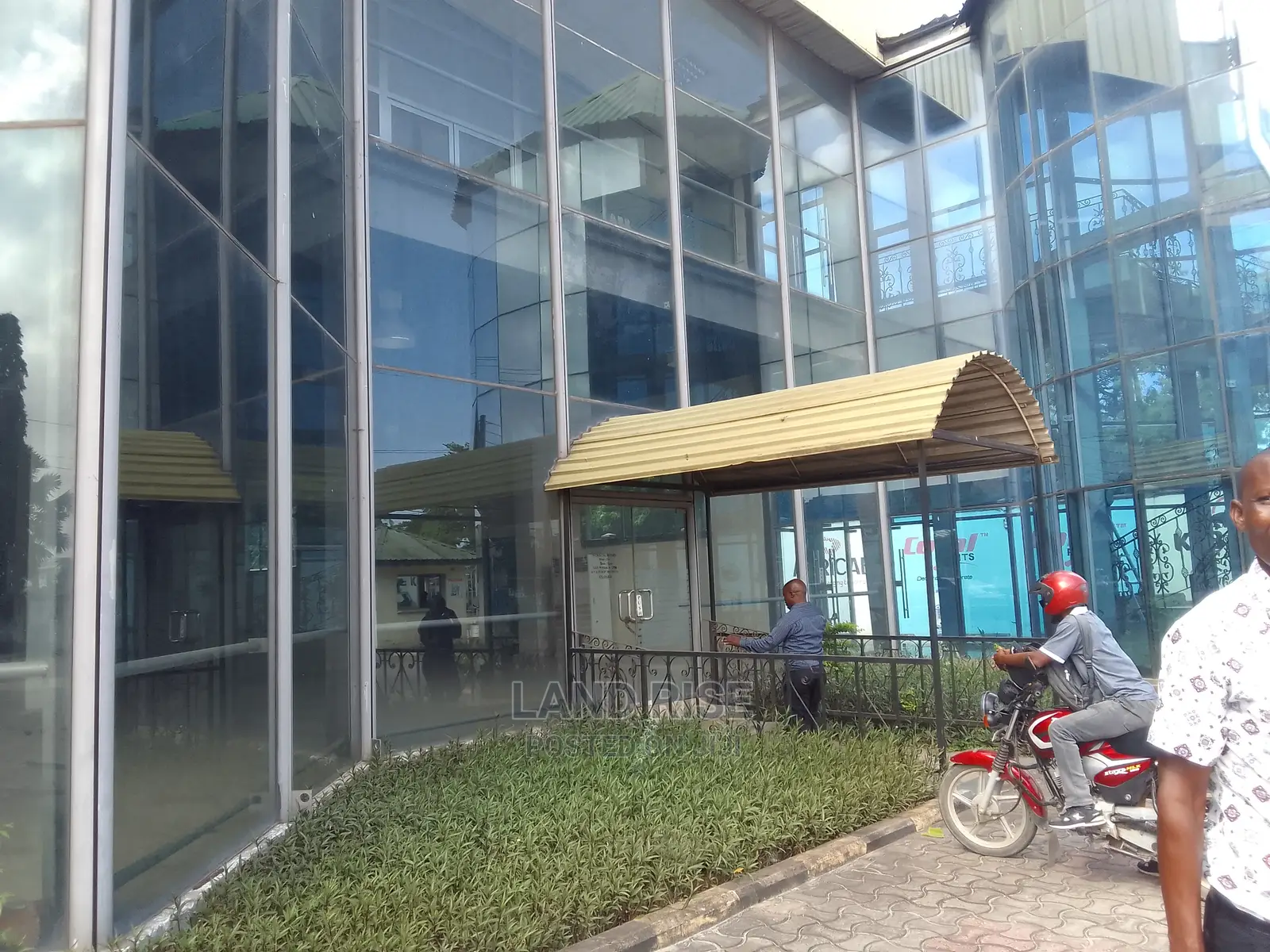 Showroom and Warehouse for Rent in Vingunguti